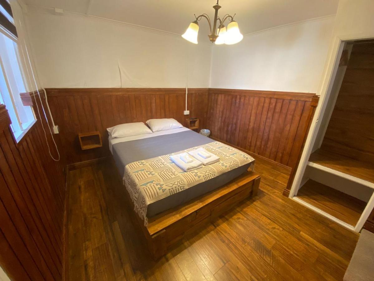 Hostal Ochen Punta Arenas Exterior photo